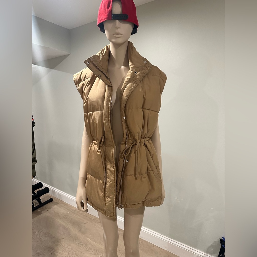 Super cute H & M puffer vest